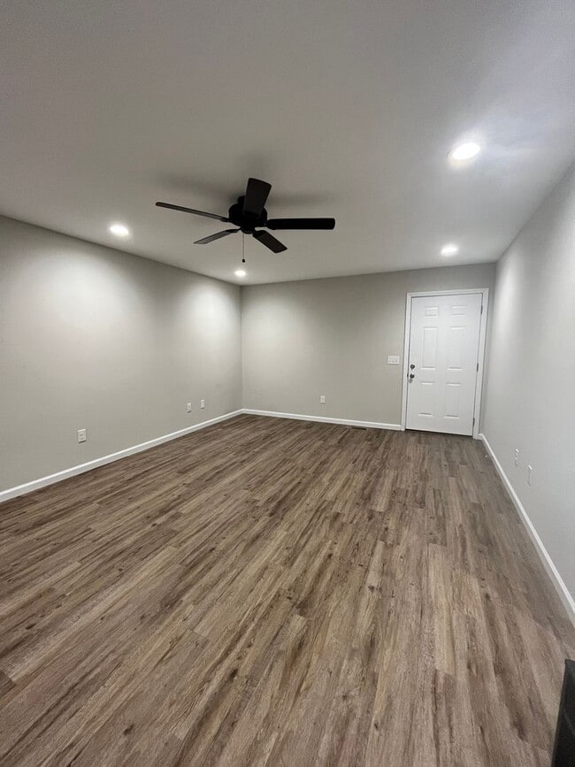 Foto del edificio - Luxury Living in Winchester, TN: Spacious ...