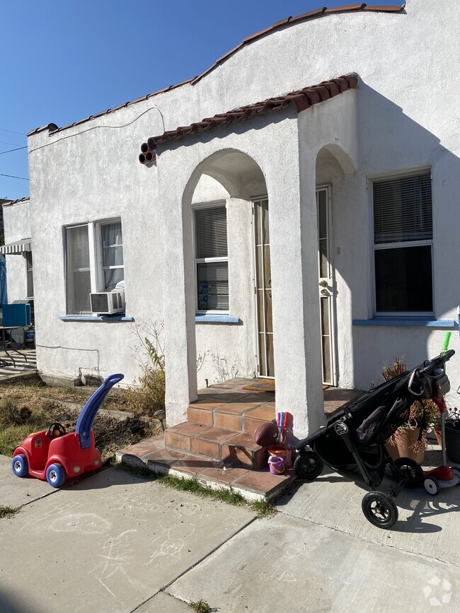 Building Photo - 8947 Hubbard St