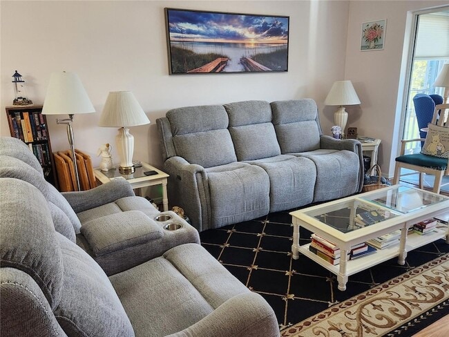 Foto del edificio - 6505 Stone River Rd