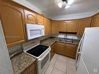 Building Photo - 1815 W 56th St