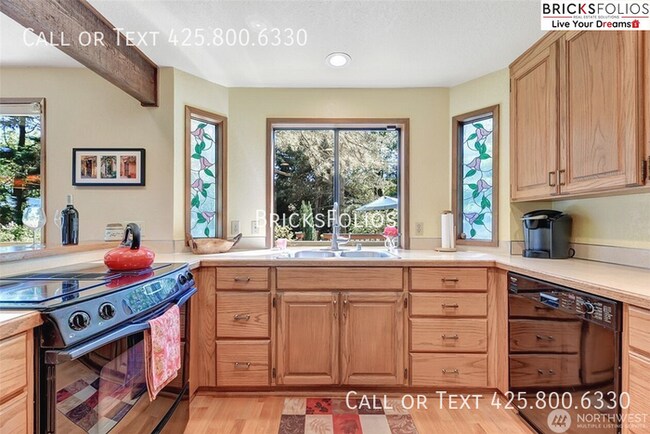 Foto del edificio - Remarkable Redmond Home - Walk to Microsoft and Parks!