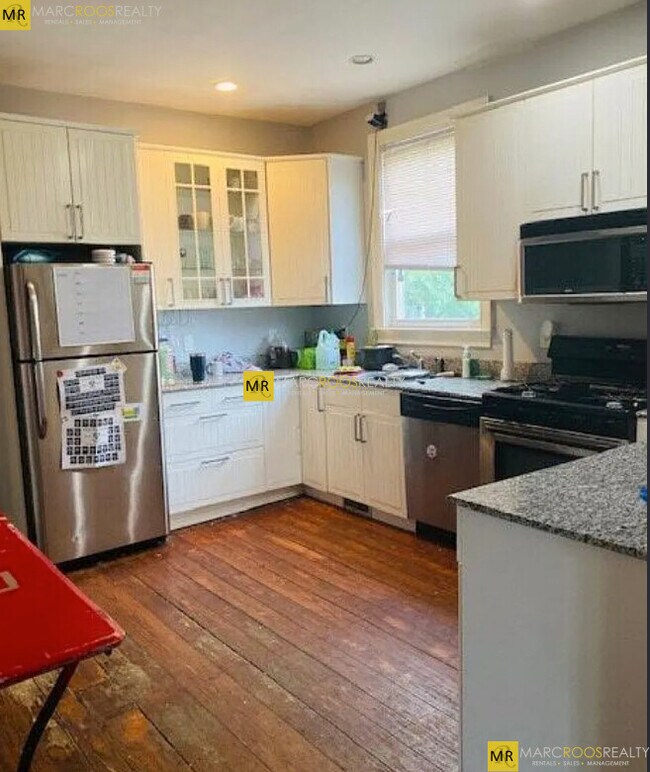 Building Photo - 731 Parker St