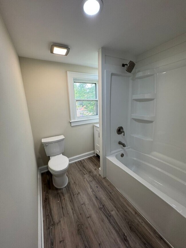 Building Photo - BRAND NEW UPDATES!  3 BEDROOMS / 1.5 BATHS...