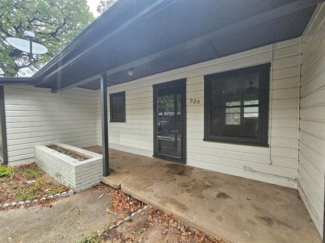 Building Photo - 920 Red Bud Dr