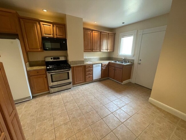 Photo - Charming Inner Richmond Gem: Spacious 1BR w/ Laundry On-Site, and Parking Included! House