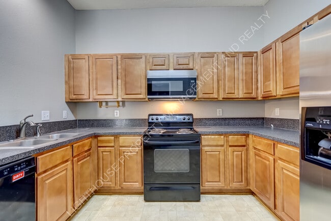 Building Photo - 6788 Manotak Oaks Dr