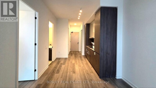 Building Photo - 8 Interchange Wy