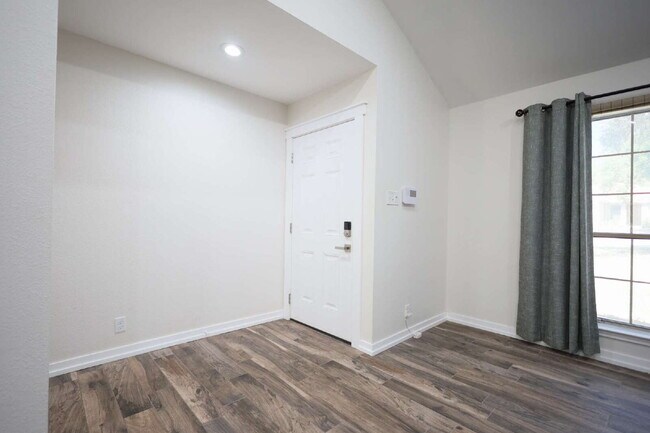 Foto del edificio - Updated 3 Bed / 2 Bath One-Story Home in S...