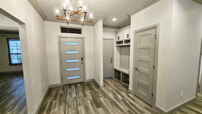 Foto del edificio - 2409 Fallview Dr