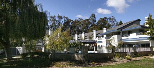 Foto del edificio - 1025 Southwood Dr