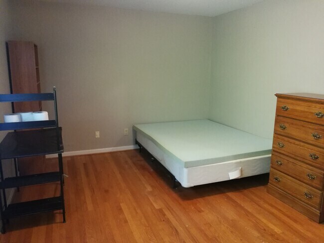 Foto del edificio - 1002 Willow Dr