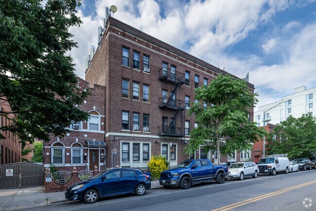 Building Photo - 2525 Beverley Rd