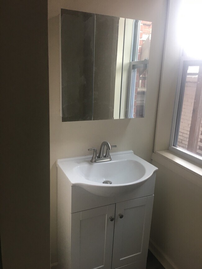 Bathroom - 471 W 8th Ave