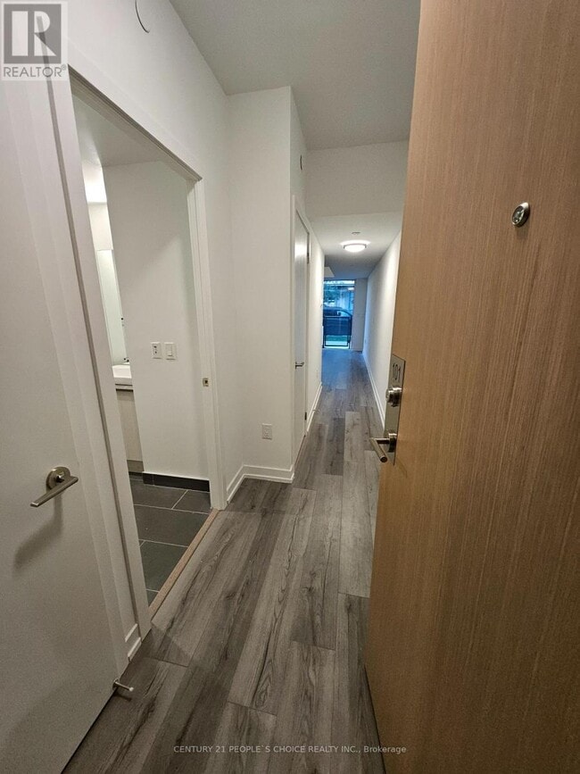 Photo du bâtiment - 1195 The Queensway