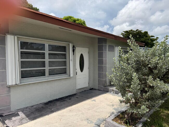 Foto del edificio - 6129 SW 22nd St