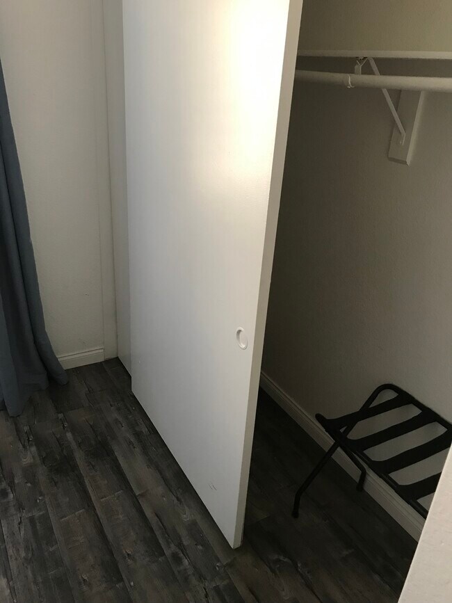 Armario del dormitorio 2 - 511 East Brockton Avenue