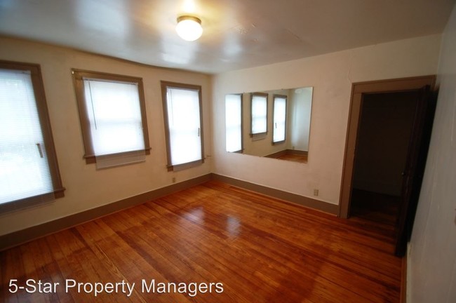 Building Photo - 1 br, 1 bath House - 523-1/2 S. Main Street