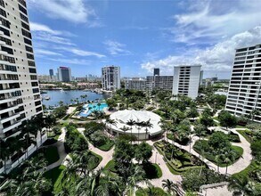 Building Photo - 2500 Parkview Dr