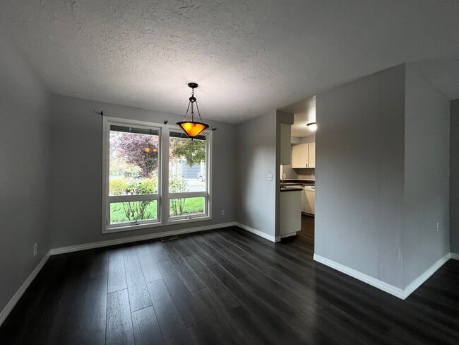 Foto del edificio - Charming 3-Bed, 2-Bath Retreat!