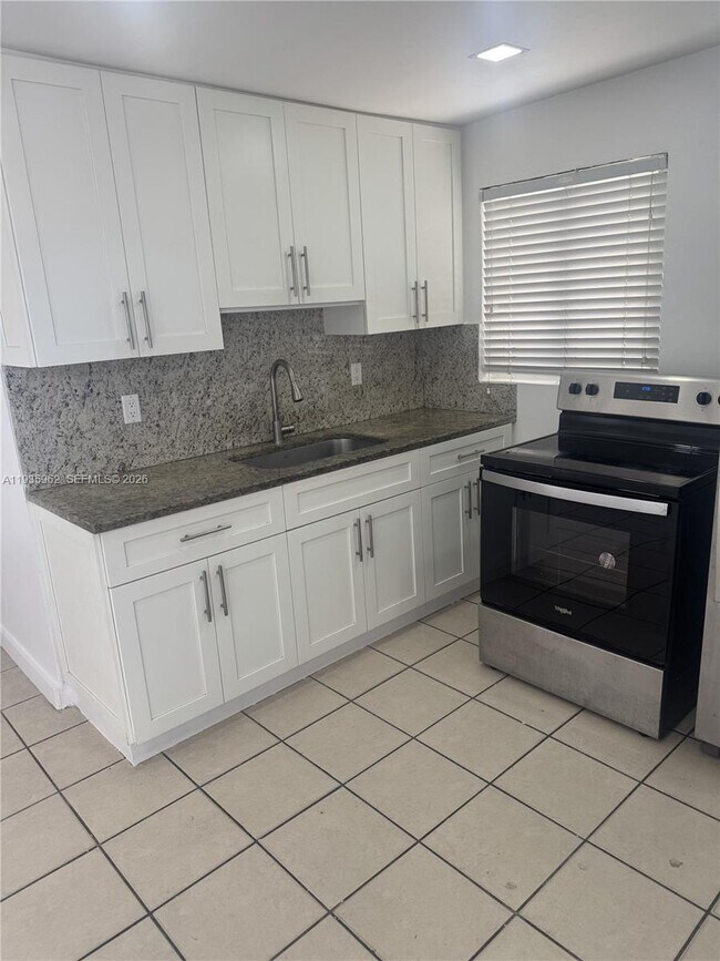 Foto del edificio - 290 NW 45th Ave