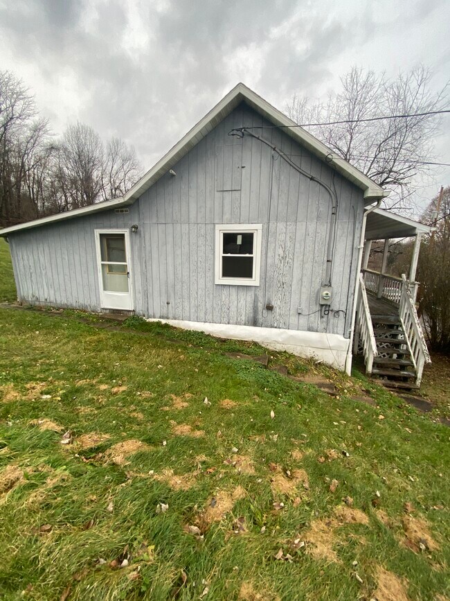 Side entrance - 318 Spring St