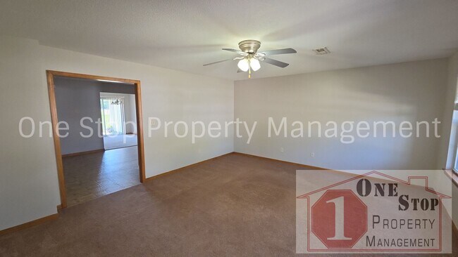 Foto del edificio - 1105 NW Willow Dr