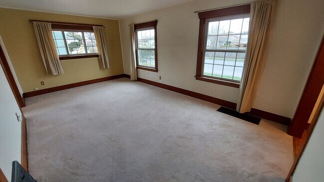 Building Photo - Classic North Everett 2 bed 1 bath home w/...