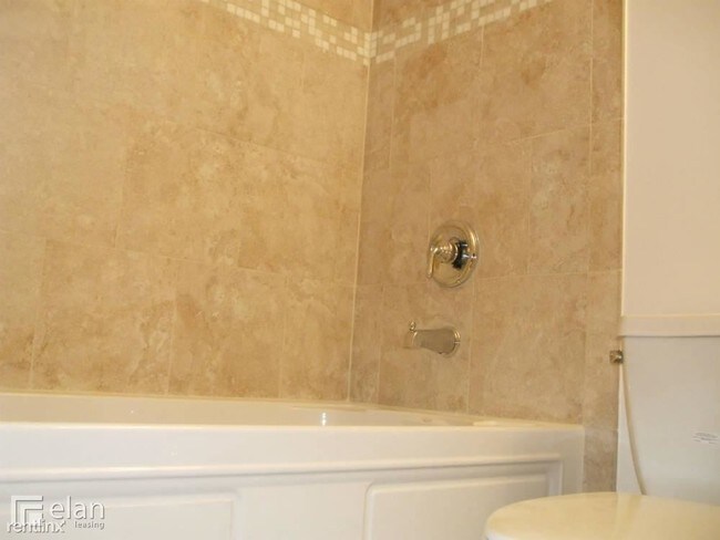 Building Photo - 2 br, 2 bath Condo - Stramlin Unit 2
