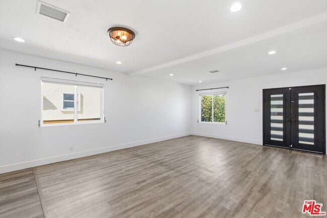 Foto del edificio - 6415 Madden Ave