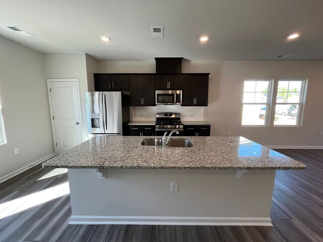 Foto del edificio - Brand New Corner Unit 3BD, 2.5BA Raleigh T...