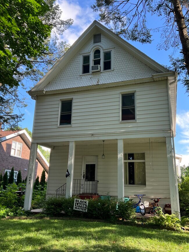 Building Photo - 1403 E Olive St