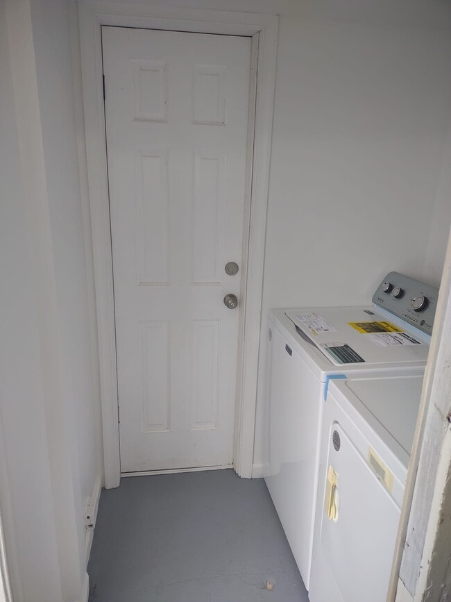 Shared Laundry - 4630 New Hampshire Ave NW