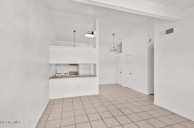 Foto del edificio - 1921 Lake Omega St