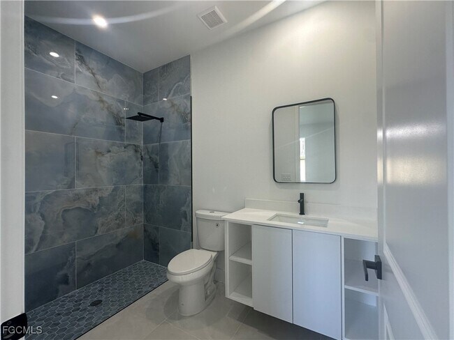 Building Photo - 315 Austin Ave