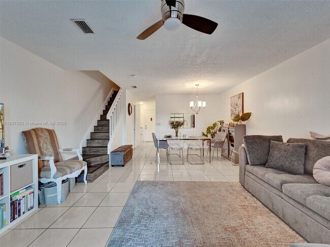 Foto del edificio - 1123 NE 210th Terrace