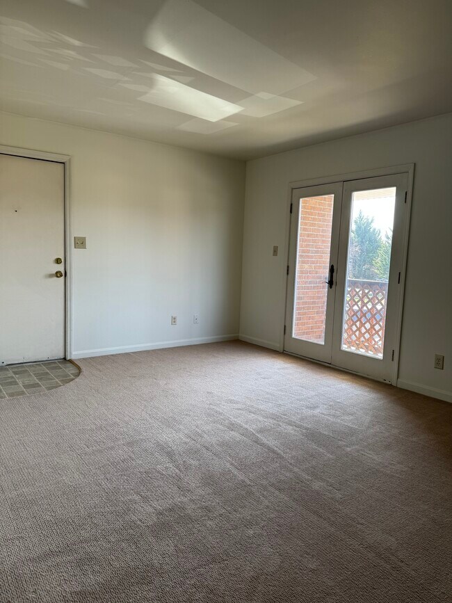 Foto del edificio - 14765 Sherwood Dr