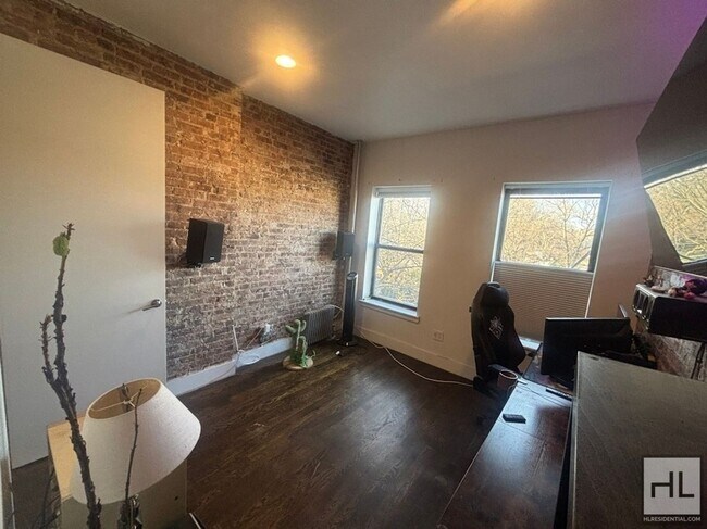 Building Photo - BEDFORD AVENUE / Classic Crown Heights 2-Bed 1-Bath / Great Location
