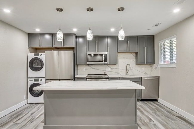 Photo - 4371 S Fairbourne Ave Apartment