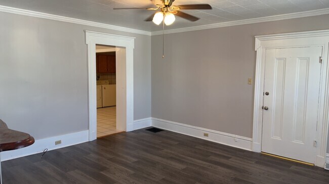 Sala de estar principal - 221 Howard St