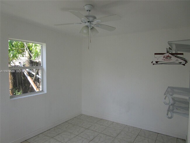 Foto del edificio - 115 NE 192nd St
