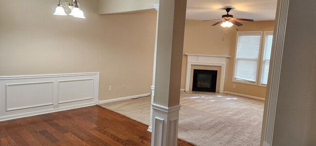 spacious living room - 1817 Waterside Dr NW