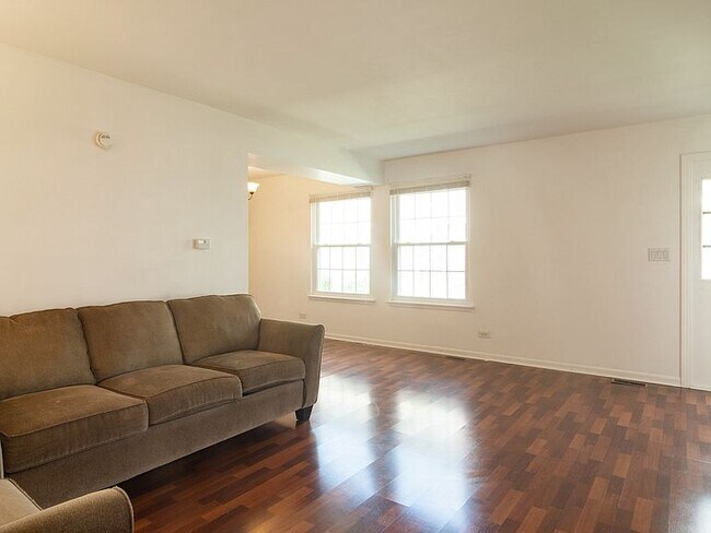 Building Photo - 324 Cherrywood Ct