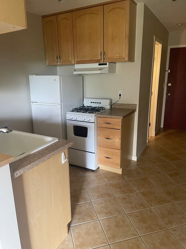 Kitchen - 9400 Old Cedar Ave S