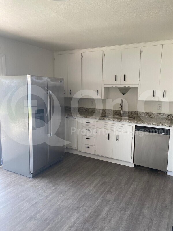 Primary Photo - 2420 N Papago Dr