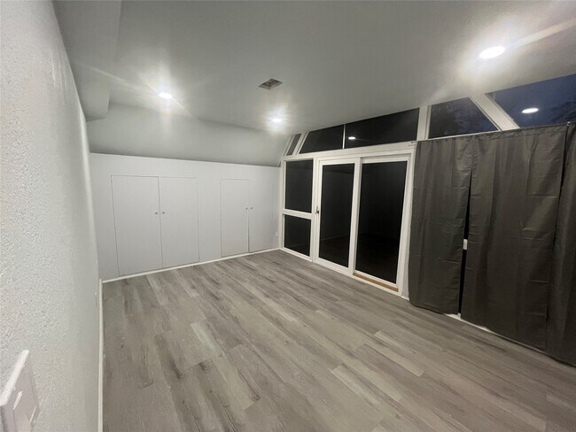 Foto del edificio - 415 Shirleen Dr