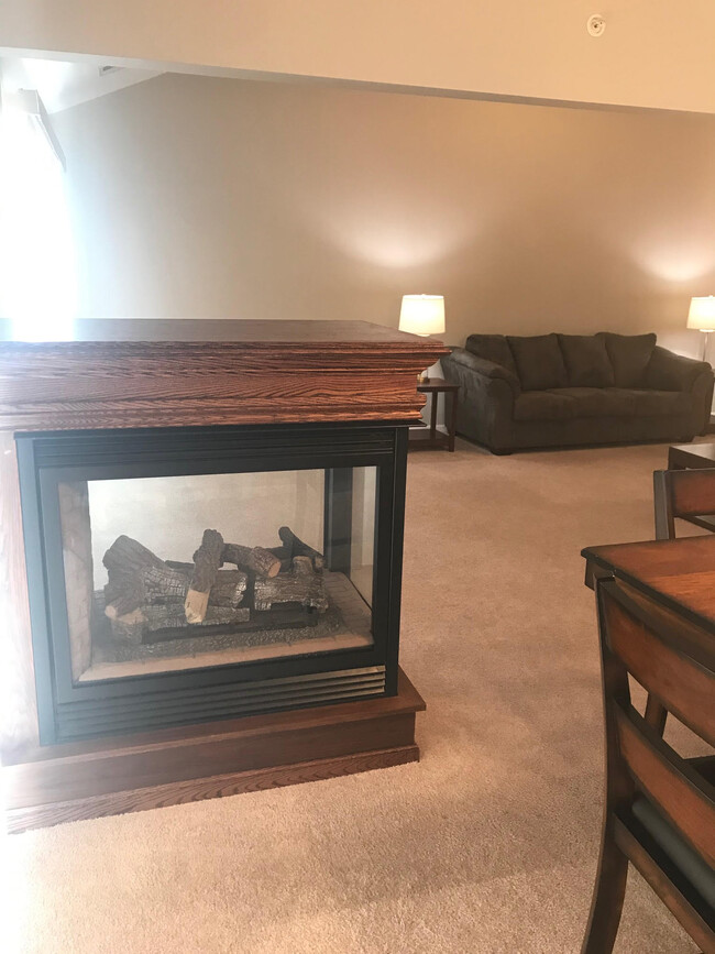 Building Photo - 14382 Shadywood Dr