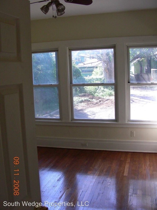 Building Photo - 1163 Park Ave