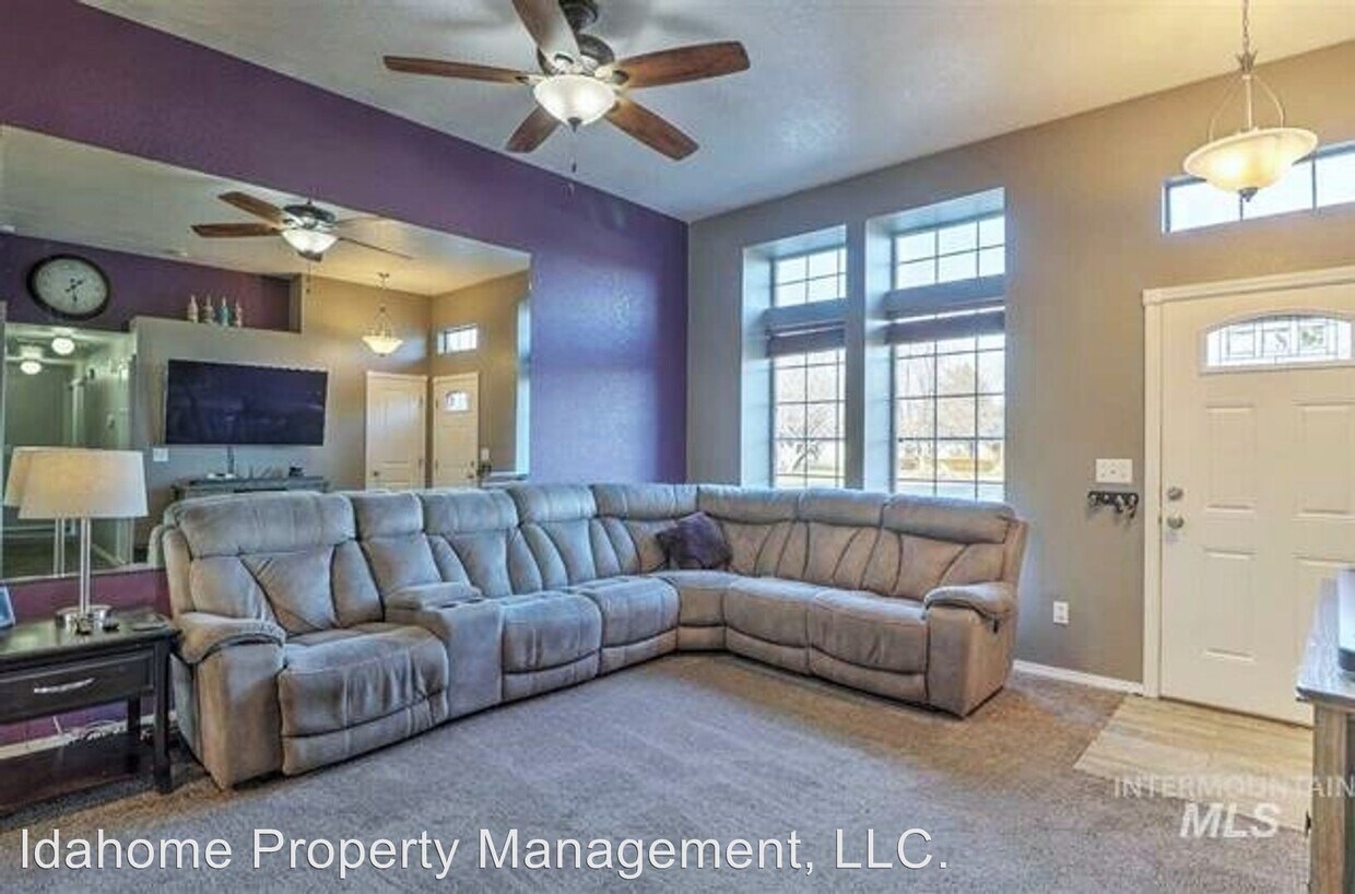 Primary Photo - 3 br, 2 bath House - 10525 W Silver City St