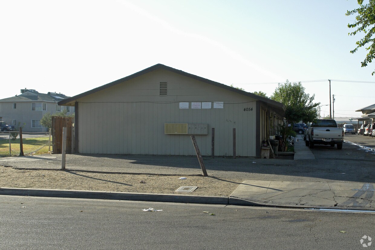 Building Photo - 4054 E Dwight Way