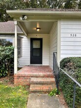 Building Photo - 928 Chatfield Dr